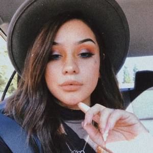 Meet your Posher, Emilia